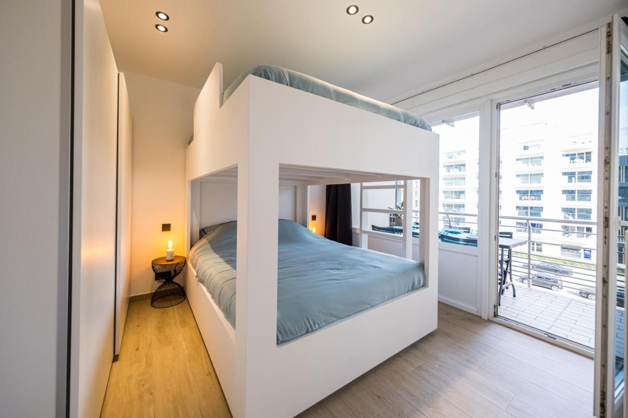 2 Bedrooms With Magnificent Seaview And Free Parking Apartment *